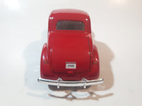 Motor Max No. 68014 1940 Ford Deluxe Coupe Red 1:24 Scale Die Cast Toy Car Vehicle with Opening Doors, Hood, and Trunk