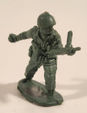 Army Man Soldier Throwing Grenade Green 1 3/4" Plastic Toy Figure