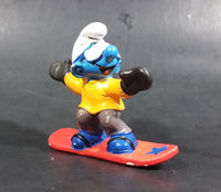 1997 Schleich Germany Peyo Puffo Smurf Snowboarder 2 3/8" PVC Figurine - Made in Portugal