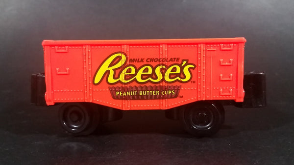 2013 Lionel Little Lines Reese's Milk Chocolate Peanut Butter Cups Orange Train Car - Treasure Valley Antiques & Collectibles