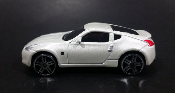 Rare Maisto Nissan Fairlady 370Z Pearl White Die Cast Toy Car Vehicle