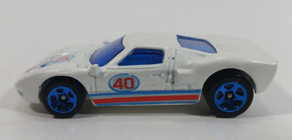 2008 Hot Wheels Web Trading Cards Ford GT - 40 Pearl White Die Cast Toy Race Car Vehicle