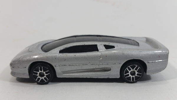 Maisto Jaguar XJ220 Silver Die Cast Toy Car Vehicle