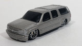 Maisto 2001 Chevrolet Suburban Silver Die Cast Toy Car SUV Vehicle