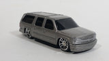 Maisto 2001 Chevrolet Suburban Silver Die Cast Toy Car SUV Vehicle