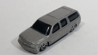 Maisto 2001 Chevrolet Suburban Silver Die Cast Toy Car SUV Vehicle