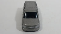 Maisto 2001 Chevrolet Suburban Silver Die Cast Toy Car SUV Vehicle