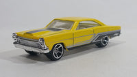 2010 Hot Wheels Muscle Mania '66 Ford Fairlane GT Yellow Die Cast Toy Muscle Car Vehicle