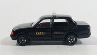 Tomica Tomy Toyota Crown Comfort Taxi 1/63 Scale No. 51 Black Die Cast Toy Car Vehicle with Opening Driver Side Rear Door