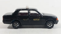 Tomica Tomy Toyota Crown Comfort Taxi 1/63 Scale No. 51 Black Die Cast Toy Car Vehicle with Opening Driver Side Rear Door