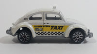 2006 Matchbox City Transport Volkswagen Beetle Taxi White Die Cast Toy Car Vehicle