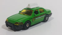 2012 Matchbox Airport Ground Crew 2006 Ford Crown Victoria Taxi Cab Green Die Cast Toy Car Vehicle