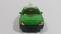 2012 Matchbox Airport Ground Crew 2006 Ford Crown Victoria Taxi Cab Green Die Cast Toy Car Vehicle