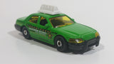 2012 Matchbox Airport Ground Crew 2006 Ford Crown Victoria Taxi Cab Green Die Cast Toy Car Vehicle