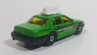 2012 Matchbox Airport Ground Crew 2006 Ford Crown Victoria Taxi Cab Green Die Cast Toy Car Vehicle