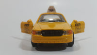 Shing Fat Welcome to N.Y.C. Yellow Taxi Cab Pullback Friction Motorized Die Cast Toy Car Vehicle with Opening Doors 1/40 Scale