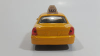 Shing Fat Welcome to N.Y.C. Yellow Taxi Cab Pullback Friction Motorized Die Cast Toy Car Vehicle with Opening Doors 1/40 Scale