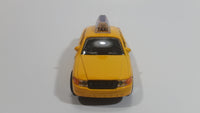 Shing Fat Welcome to N.Y.C. Yellow Taxi Cab Pullback Friction Motorized Die Cast Toy Car Vehicle with Opening Doors 1/40 Scale