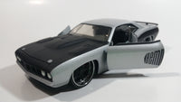 2006 Hot Wheels '71 Plymouth Barracuda Silver Grey and Black 1/24 Scale Die Cast Toy Muscle Car Vehicle