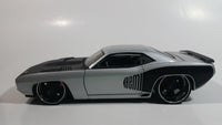 2006 Hot Wheels '71 Plymouth Barracuda Silver Grey and Black 1/24 Scale Die Cast Toy Muscle Car Vehicle