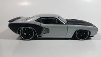 2006 Hot Wheels '71 Plymouth Barracuda Silver Grey and Black 1/24 Scale Die Cast Toy Muscle Car Vehicle