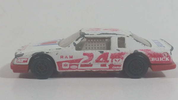 Maisto Buick LeSabre Stock Car #24 White and Red Die Cast Toy Race Car Vehicle