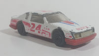 Maisto Buick LeSabre Stock Car #24 White and Red Die Cast Toy Race Car Vehicle