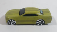 Maisto "Fresh Paint" Stallion Light and Dark Green Die Cast Toy Car Vehicle