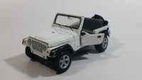 Maisto 2003 Jeep Wrangler Rubicon 1/35 Scale White Die Cast Toy Car Vehicle with Opening Doors and Hood