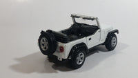 Maisto 2003 Jeep Wrangler Rubicon 1/35 Scale White Die Cast Toy Car Vehicle with Opening Doors and Hood