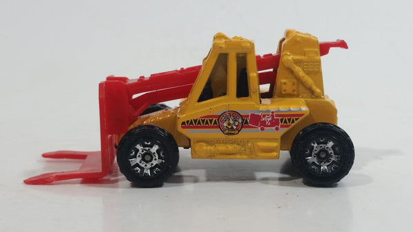 2004 Matchbox Town Service Lift Truck Yellow Die Cast Toy Car Vehicle