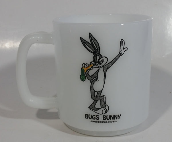 Vintage 1975 Warner Bros. Bugs Bunny Cartoon Character Eating a Carrot Milk Glass Coffee Mug Cup