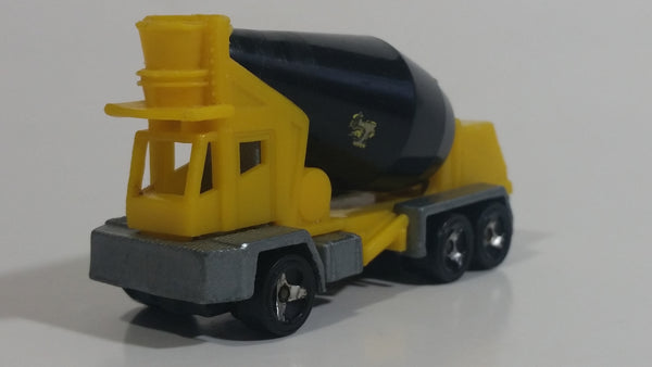 1995 Hot Wheels Oshkosh Cement Mixer Yellow & Black Die Cast Toy Truck Construction Vehicle