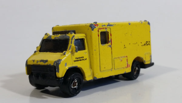 1997 Hot Wheels Rescue Squad American Ambulance Yellow Die Cast Toy Car Emergency Paramedics Rescue Vehicle 3SP