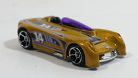 2009 Hot Wheels Connect Cars: Track Legends Monoposto Gold Die Cast Toy Car Vehicle