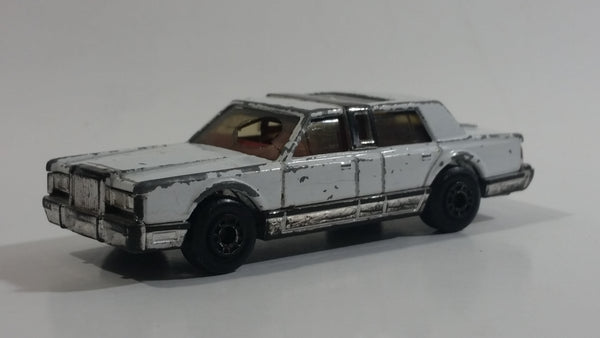 1989 Matchbox Lincoln Town Car White Die Cast Toy Car Vehicle - Macau