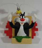 1998 Applause Warner Bros. Looney Tunes Sylvester The Cat Trying To Catch Tweety Bird Out Of A Window 3D Fridge Magnet