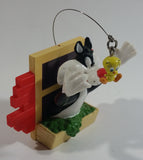 1998 Applause Warner Bros. Looney Tunes Sylvester The Cat Trying To Catch Tweety Bird Out Of A Window 3D Fridge Magnet