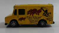 Maisto Panel Van Extreme Vertical Ramps Skateboarding Van Yellow Die Cast Toy Car Vehicle