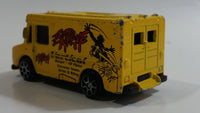 Maisto Panel Van Extreme Vertical Ramps Skateboarding Van Yellow Die Cast Toy Car Vehicle