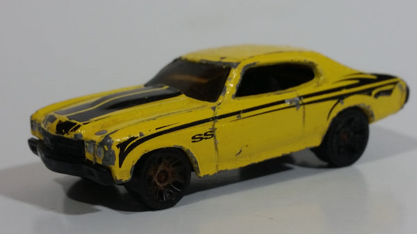 2010 Hot Wheels Night Burnerz 1970 Chevelle SS Yellow Die Cast Toy Muscle Car Vehicle