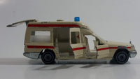 Siku No. 1630 Mercedes-Benz 260 Binz Ambulance Cream White Die Cast Toy Car Rescue Emergency Vehicle with Opening Doors