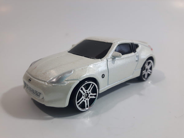 Rare Maisto Nissan Fairlady 370Z Pearl White Die Cast Toy Car Vehicle