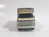 2000 Matchbox On Tour Chevy Transport Bus Transport Cream White 1/80 Scale Die Cast Toy Car Vehicle