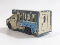 2000 Matchbox On Tour Chevy Transport Bus Transport Cream White 1/80 Scale Die Cast Toy Car Vehicle