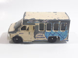 2000 Matchbox On Tour Chevy Transport Bus Transport Cream White 1/80 Scale Die Cast Toy Car Vehicle