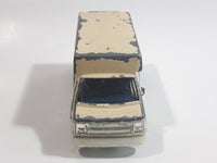 2000 Matchbox On Tour Chevy Transport Bus Transport Cream White 1/80 Scale Die Cast Toy Car Vehicle