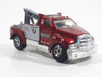 2006 Matchbox Hitch 'n Haul: Speed Bump 2005 Tow Truck Metalflake Red Die Cast Toy Car Vehicle