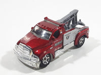 2006 Matchbox Hitch 'n Haul: Speed Bump 2005 Tow Truck Metalflake Red Die Cast Toy Car Vehicle