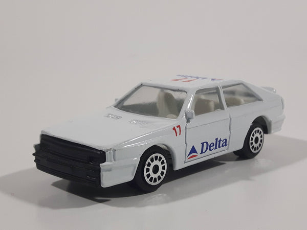 Delta Airlines #17 White Die Cast Toy Car Vehicle